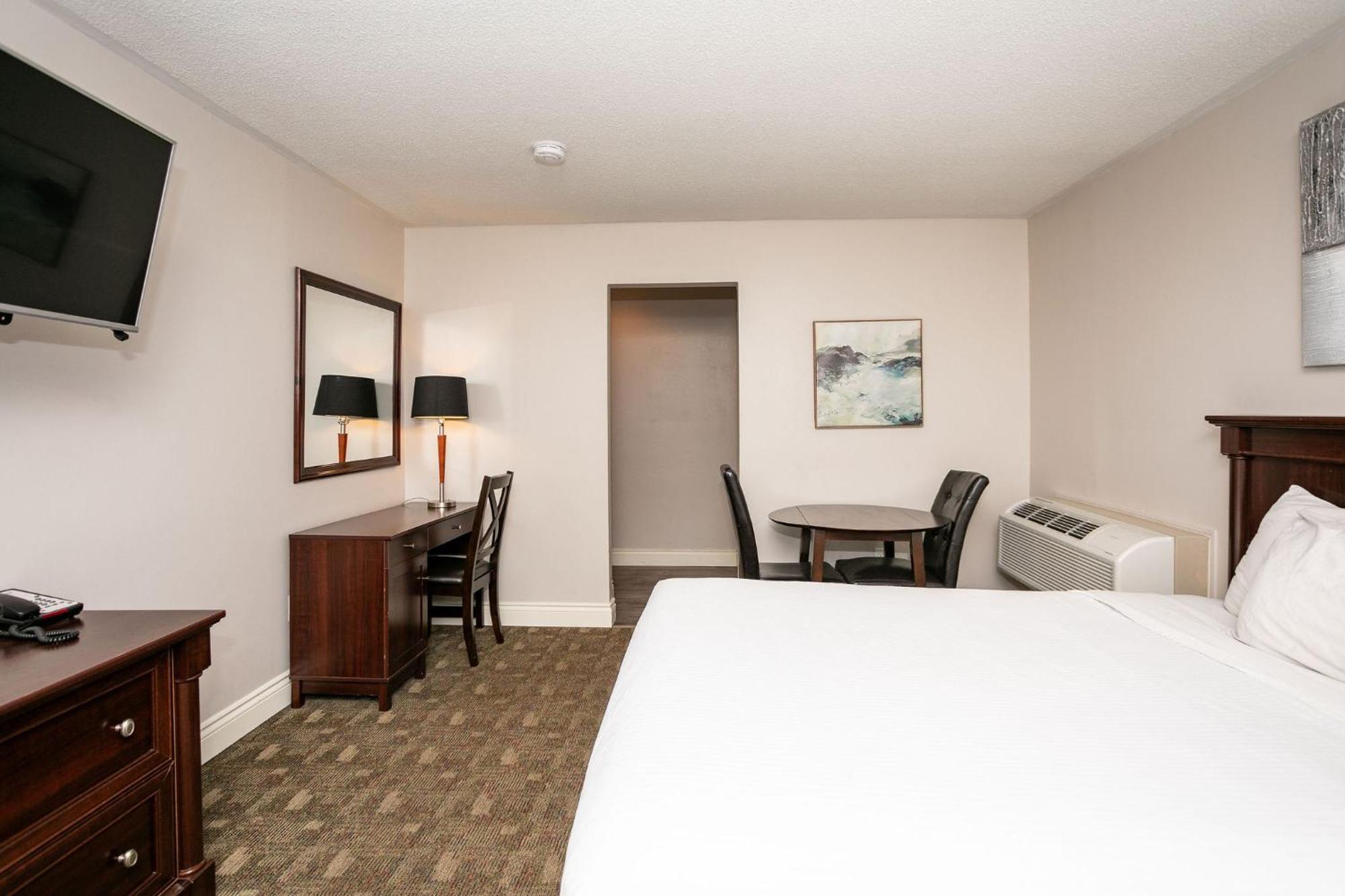 Canadas Best Value Inn & Suites-Шарлоттаун Экстерьер фото